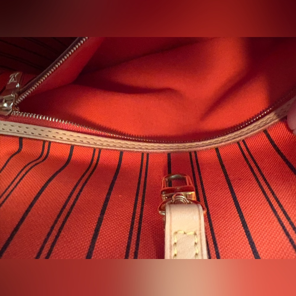 Authentic Louis Vuitton Nevergull MM monogram bag
Pre-owned/Like new - Picture 9 of 16